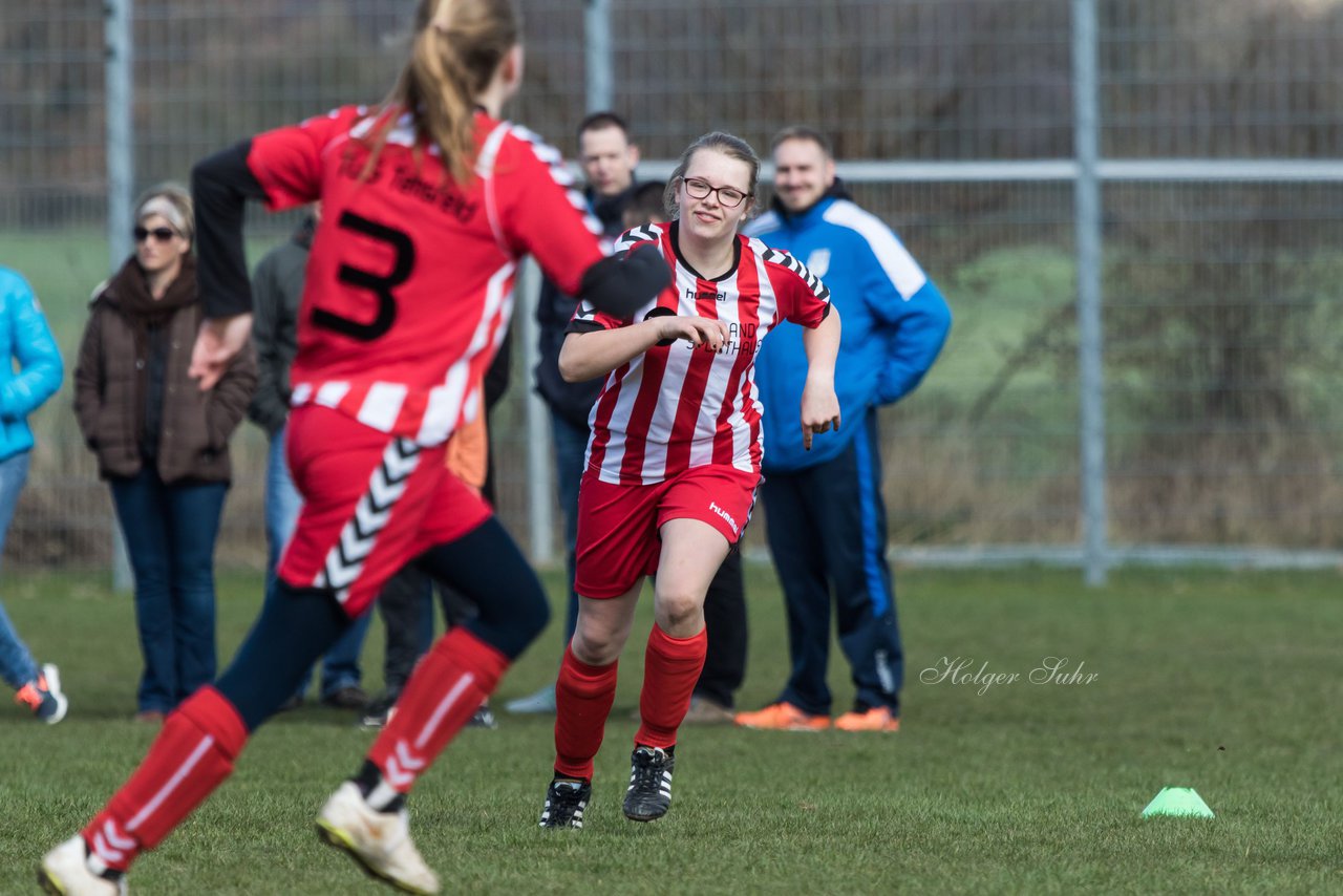 Bild 125 - C-Juniorinnen TSV Zarpen - TuS Tensfeld : Ergebnis: 2:1